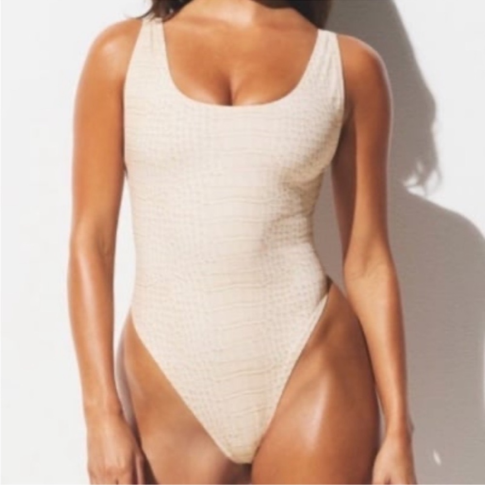 SKIMS NWT Signature Swim Scoop Neck One Piece - Egret Crocodile Print - Picture 2 of 6